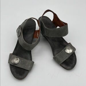 Taos Carousel Grey Wedge Style 3209 Sandals Women Size 40 / 9 - 9.5 BLEMISH